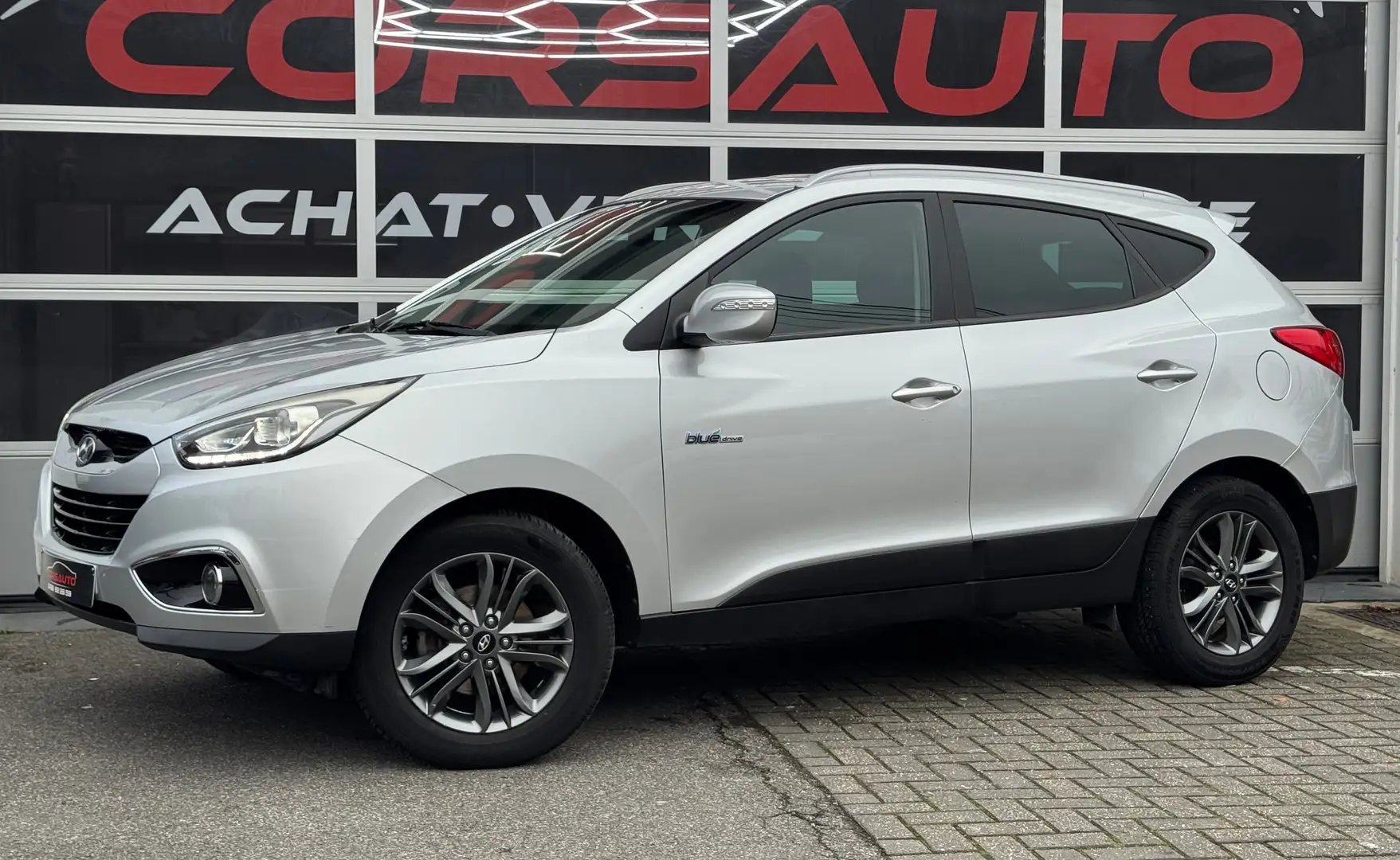 Hyundai iX35 iX35 1.7 CRDi NAVI CLIM AUTO CRUISE CAM JA TEL Zilver - 1