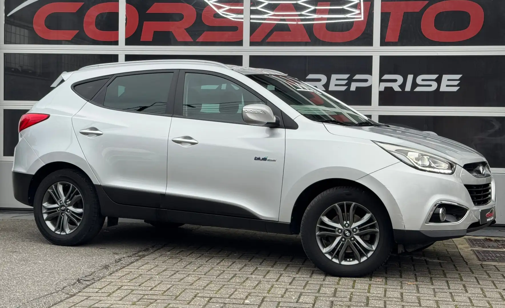 Hyundai iX35 iX35 1.7 CRDi NAVI CLIM AUTO CRUISE CAM JA TEL Zilver - 2