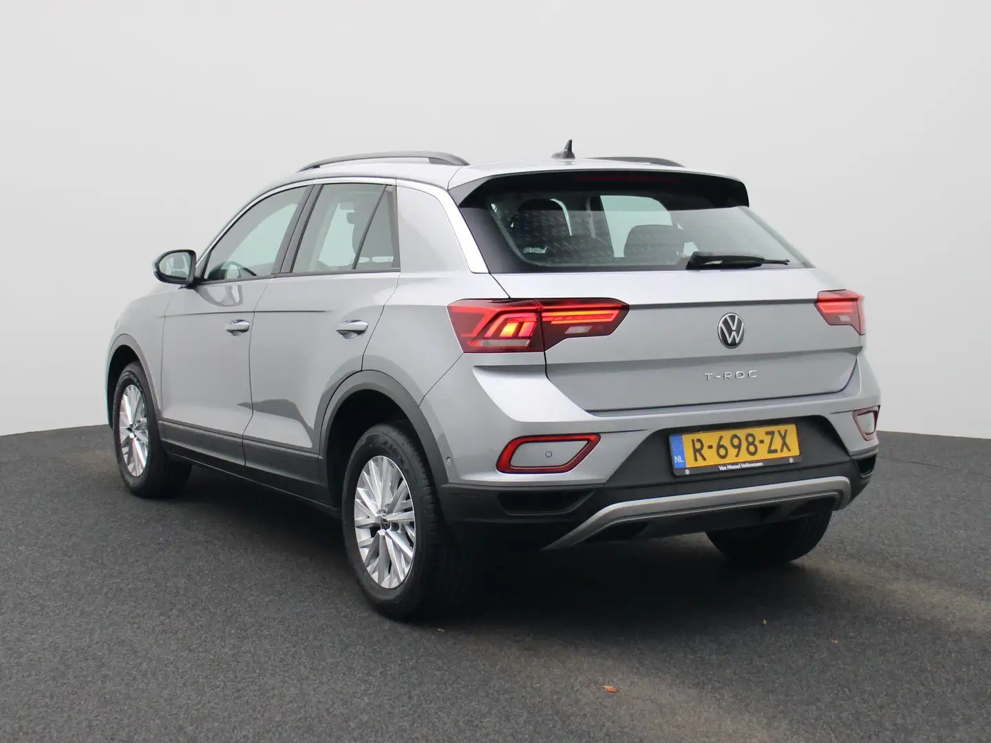 Volkswagen T-Roc 1.0 TSI Life 110 PK | Airco | Adaptive Cruise Cont Gris - 2