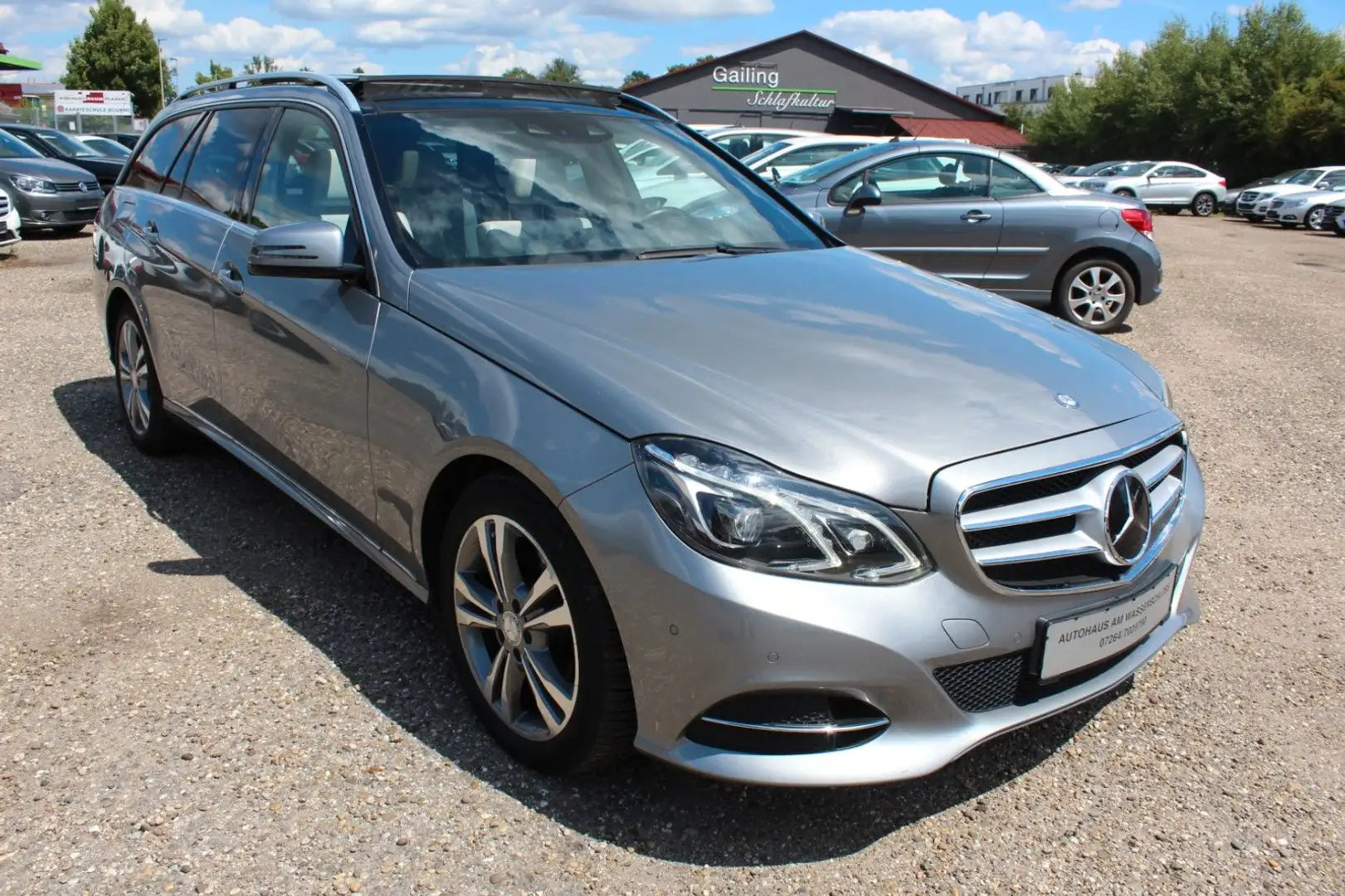 Mercedes-Benz E 300 T BT Hybrid*ACC*AVANTGARDE*PANO*StanHz*LED Argintiu - 1