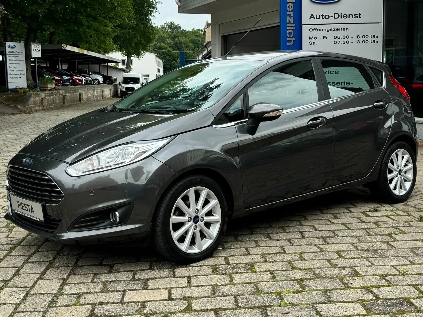 Ford Fiesta Titanium Gris - 1