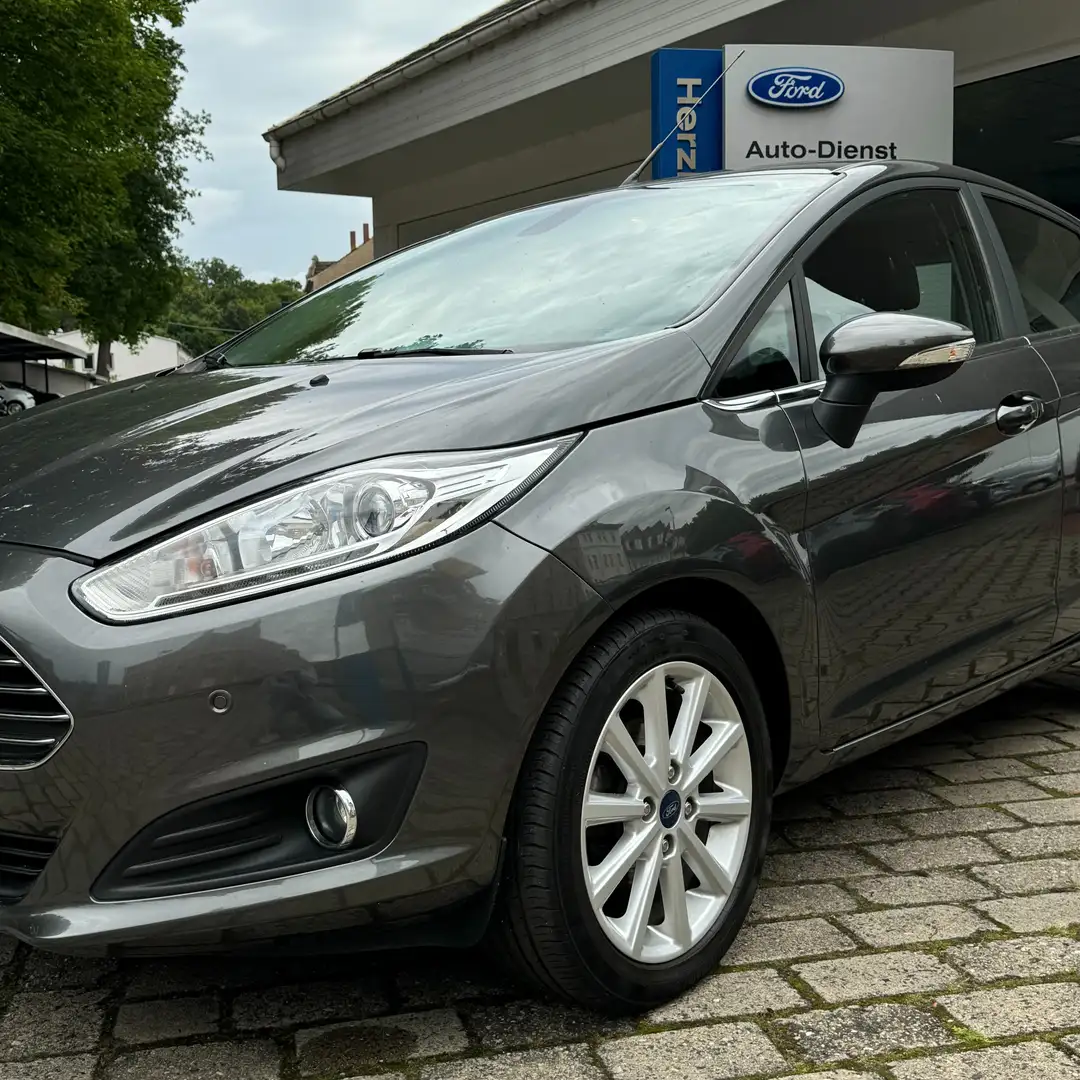 Ford Fiesta Titanium Gris - 2