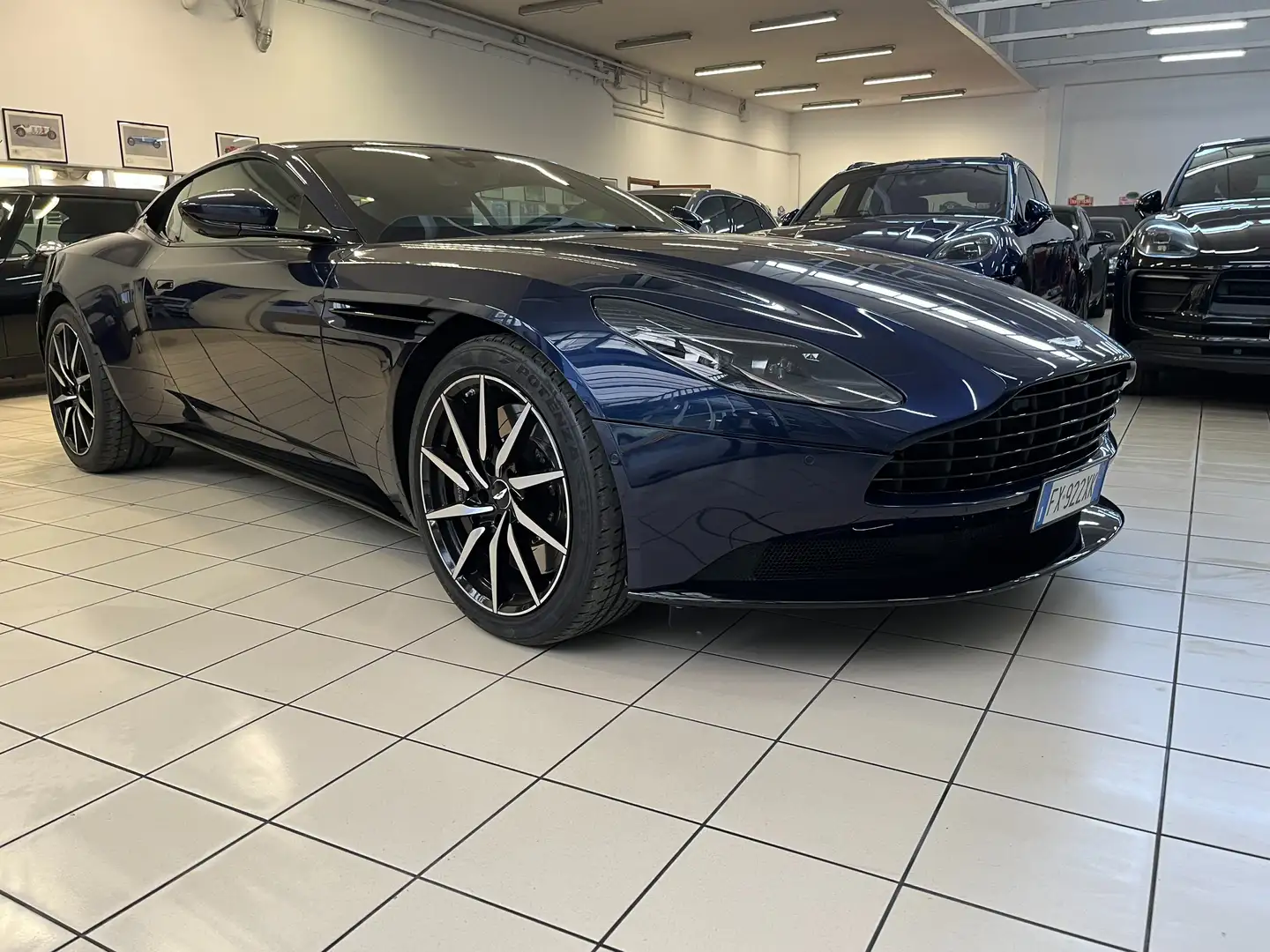 Aston Martin DB11 DB11 Coupe Coupe 4.0 V8 auto Bleu - 2
