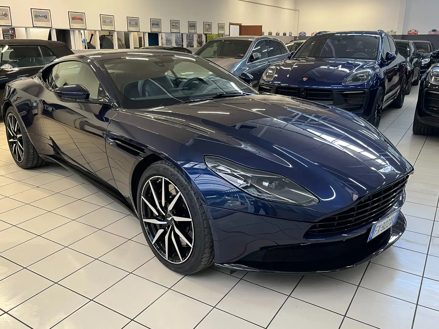 Aston Martin DB11 DB11 Coupe Coupe 4.0 V8 auto Bleu - 1