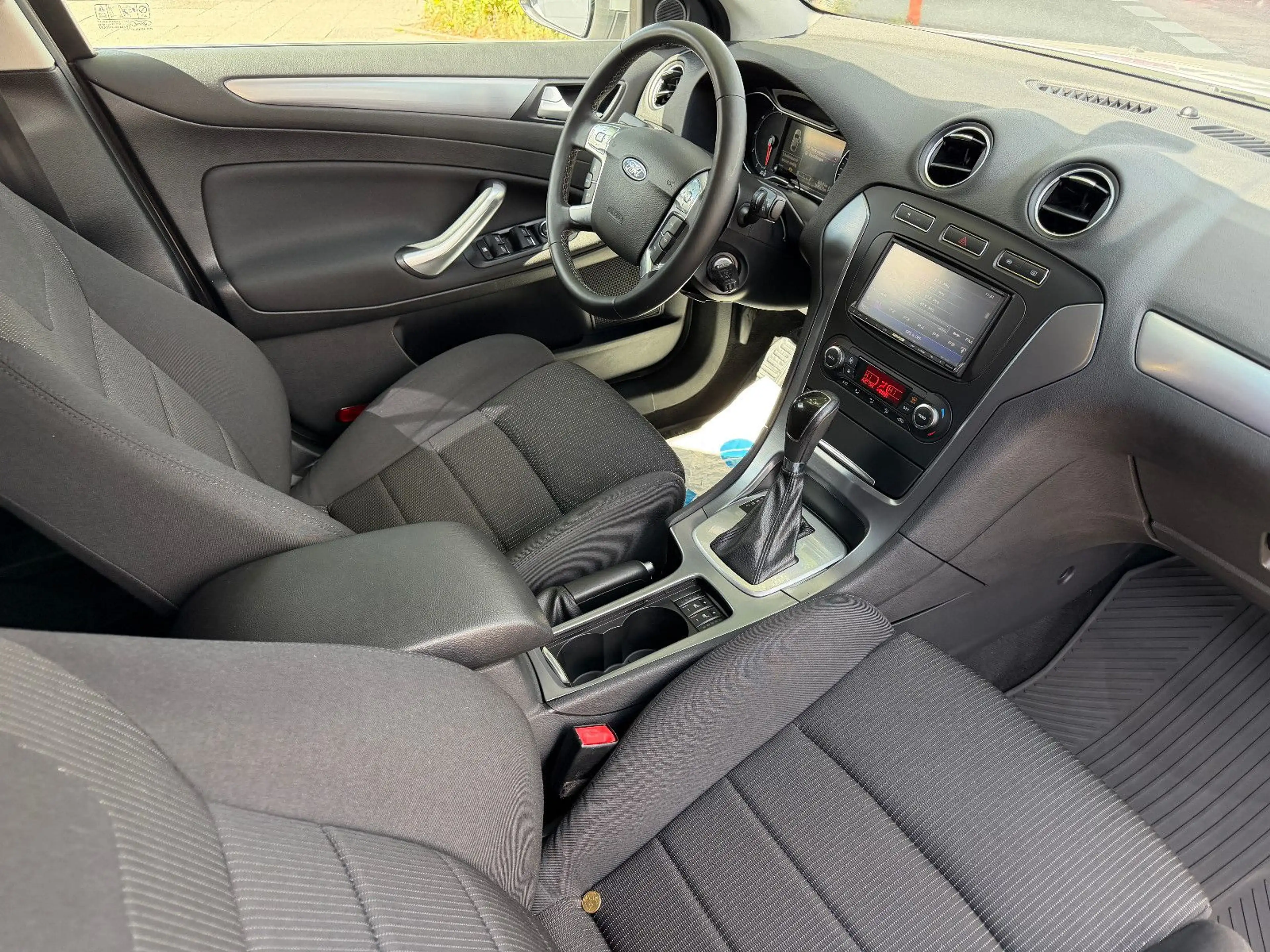 Ford Mondeo Turnier Titanium*NAVI*KAMERA*PDC*8-FACH* — photo 18