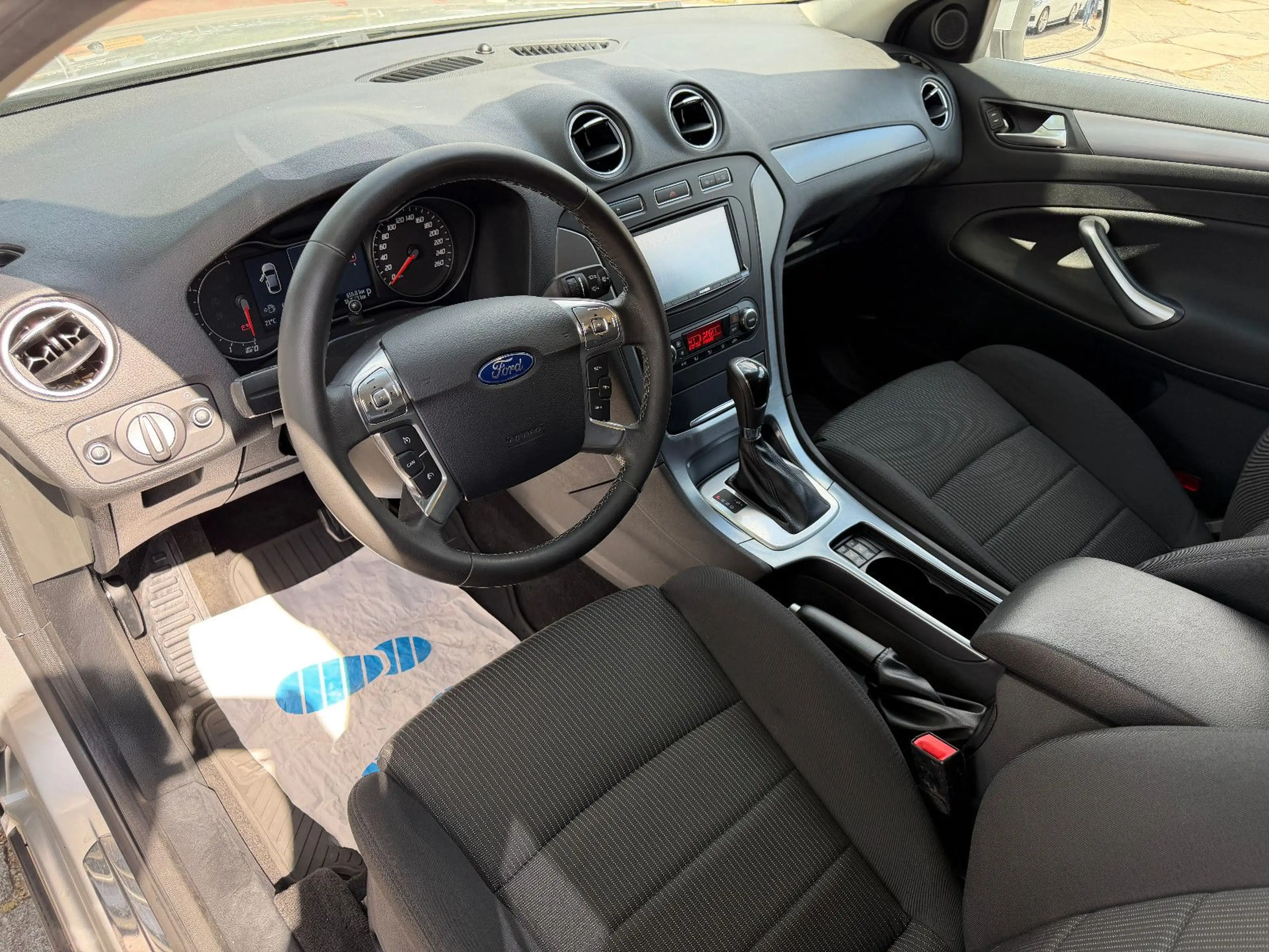 Ford Mondeo Turnier Titanium*NAVI*KAMERA*PDC*8-FACH* — photo 11