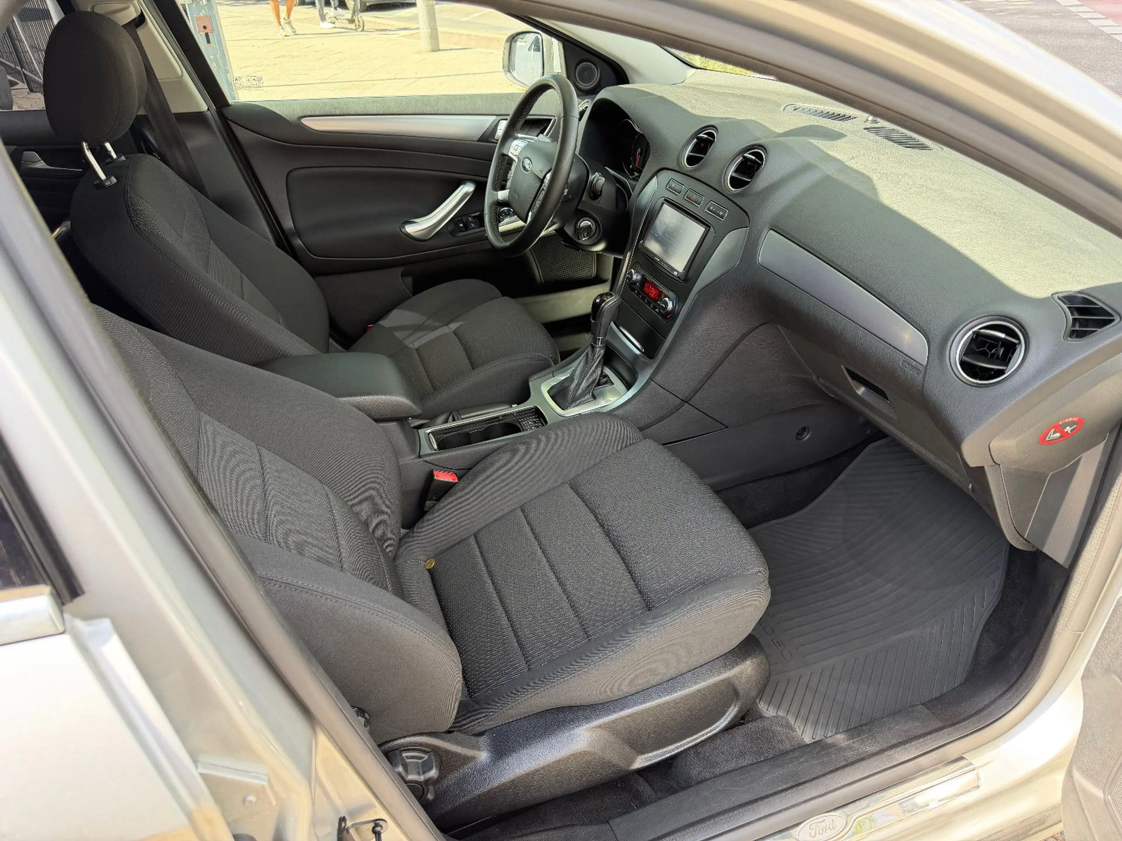 Ford Mondeo Turnier Titanium*NAVI*KAMERA*PDC*8-FACH* — photo 19