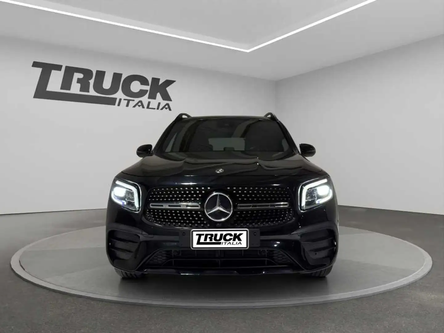 Mercedes-Benz GLB 180 - GLB 180 d Premium auto Zwart - 2