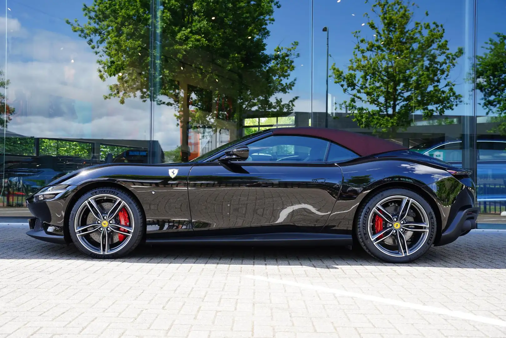 Ferrari Roma Spider 3.9 V8 2025-05 EXPORT PRICE Czarny - 2