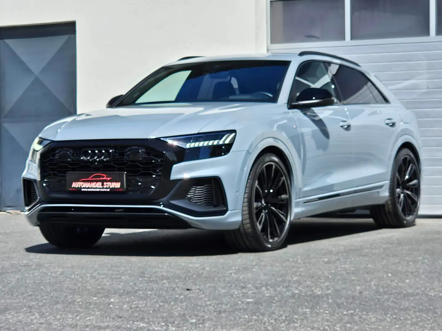 Audi Q8 55TFSIe quattro Sline Tip *Exclusive*Luft*Black* Grau - 2