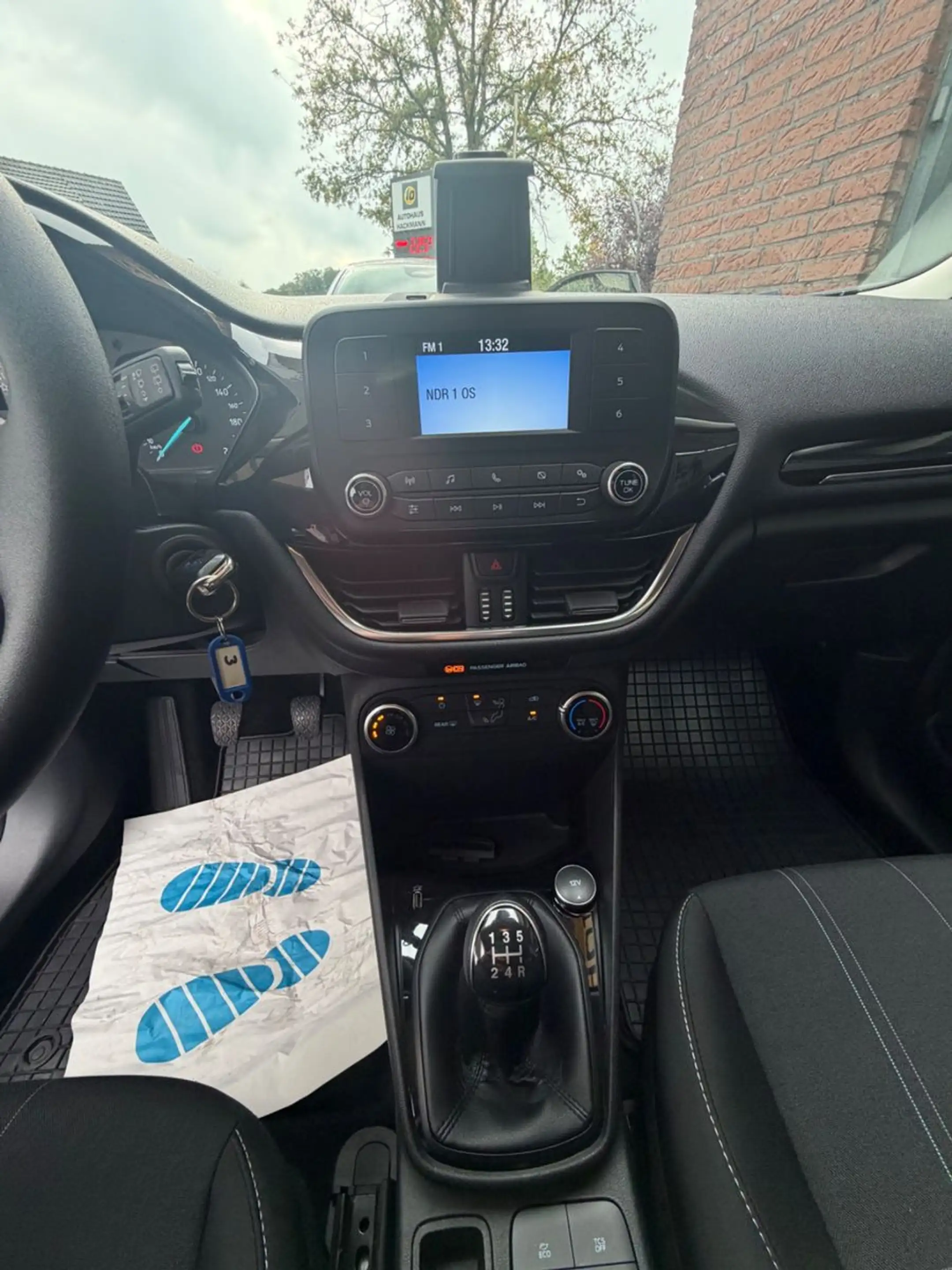 Ford Fiesta Trend 1.1i 2.Hd+77TKM+PDC — photo 6