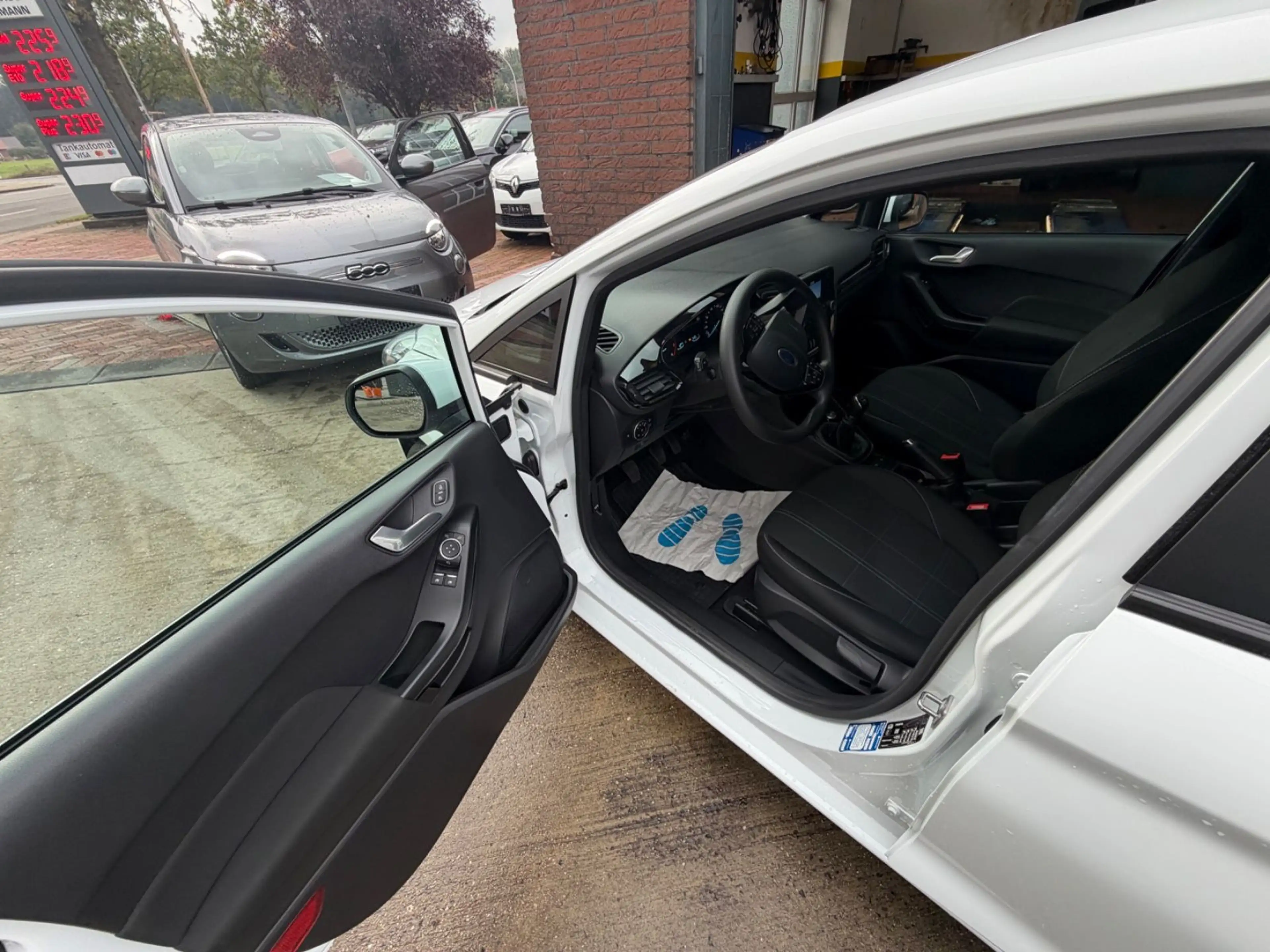 Ford Fiesta Trend 1.1i 2.Hd+77TKM+PDC — photo 10