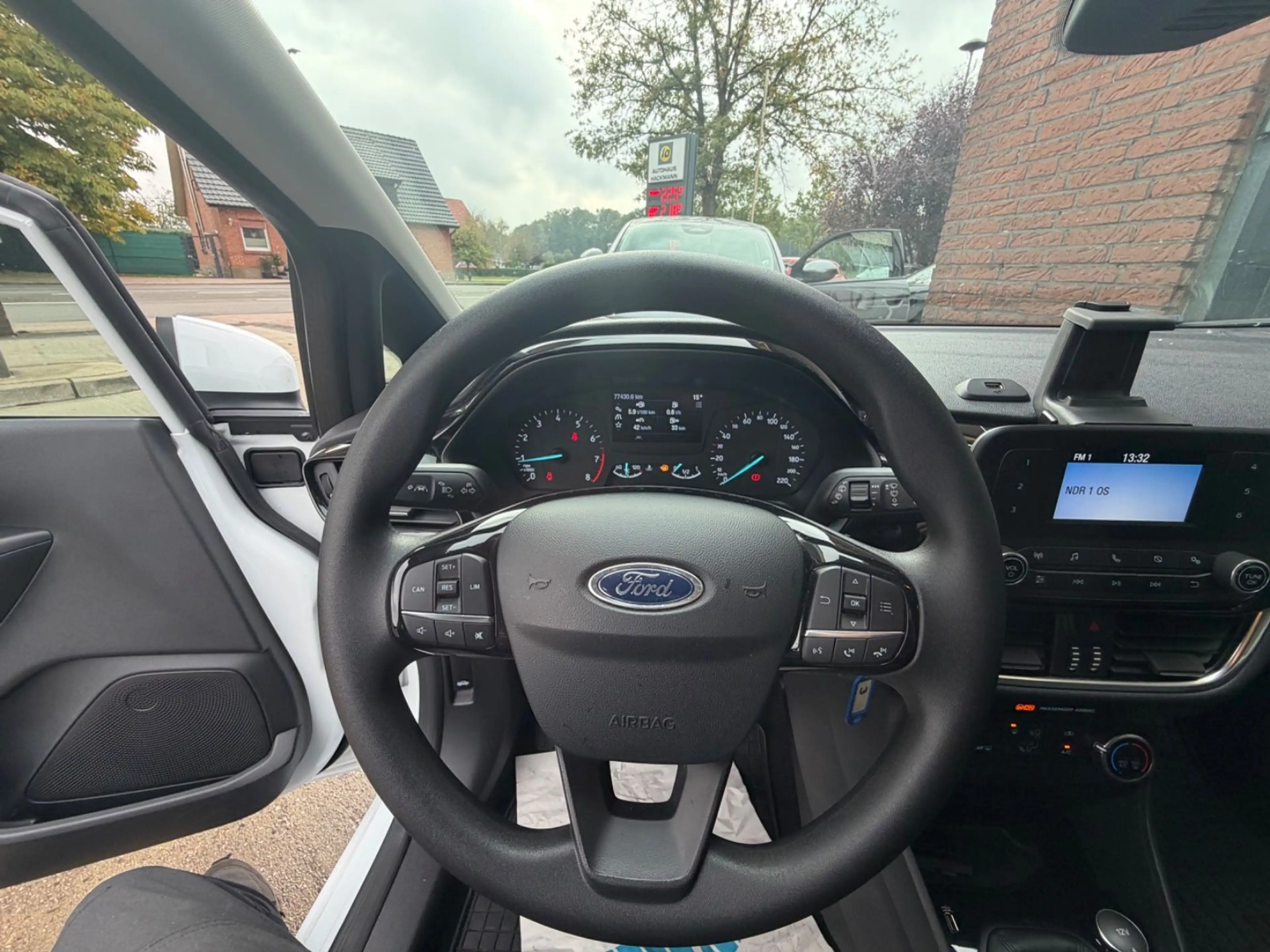 Ford Fiesta Trend 1.1i 2.Hd+77TKM+PDC — photo 3