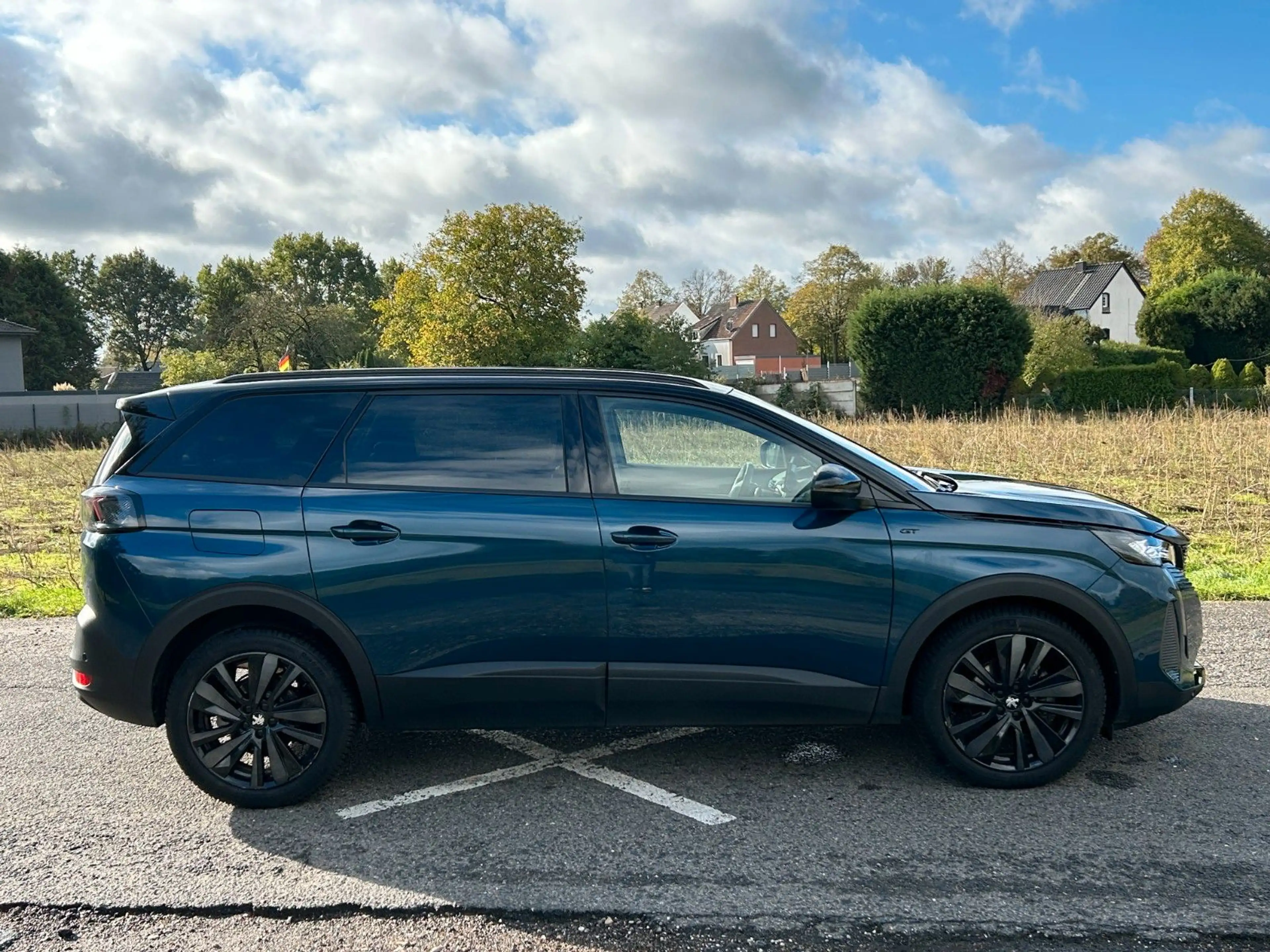 Peugeot 5008 Hybrid 136 GT 7-Sitzer Panorama Sitzheizung — photo 9