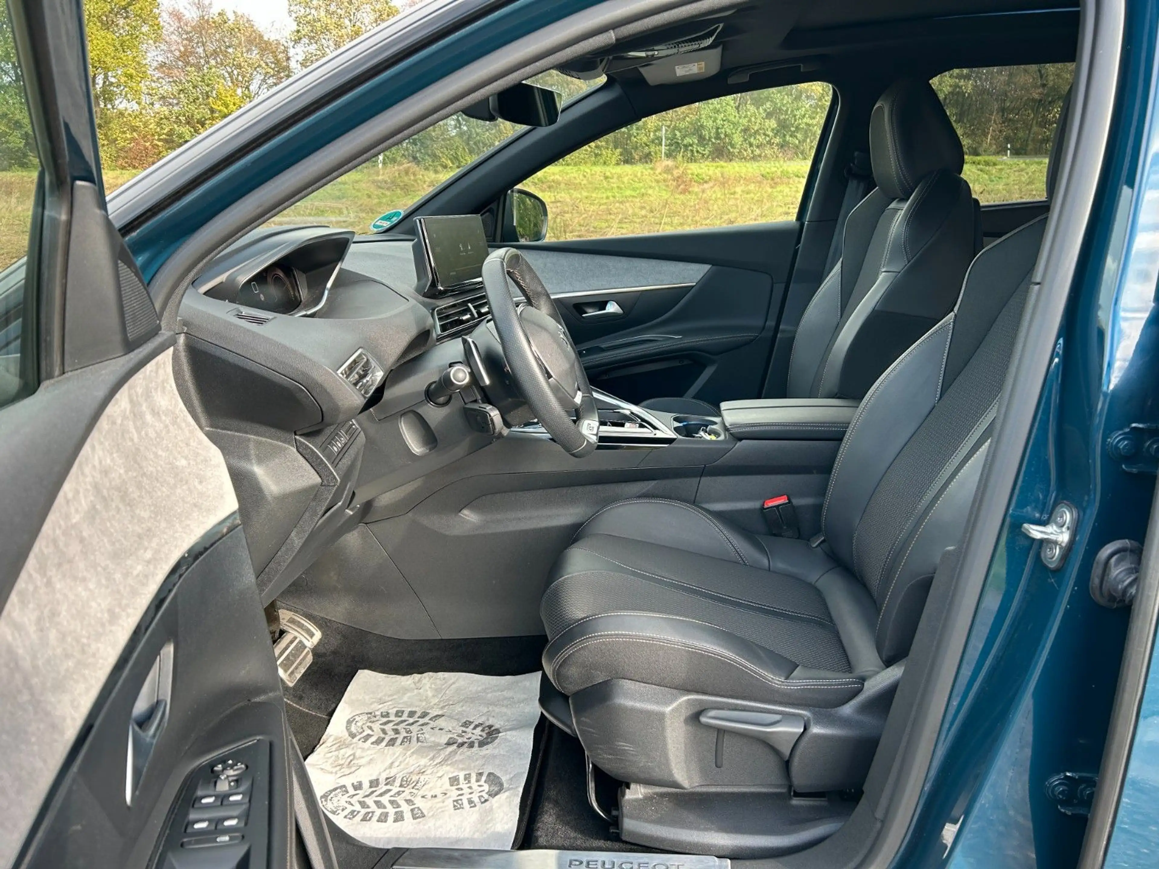 Peugeot 5008 Hybrid 136 GT 7-Sitzer Panorama Sitzheizung — photo 13