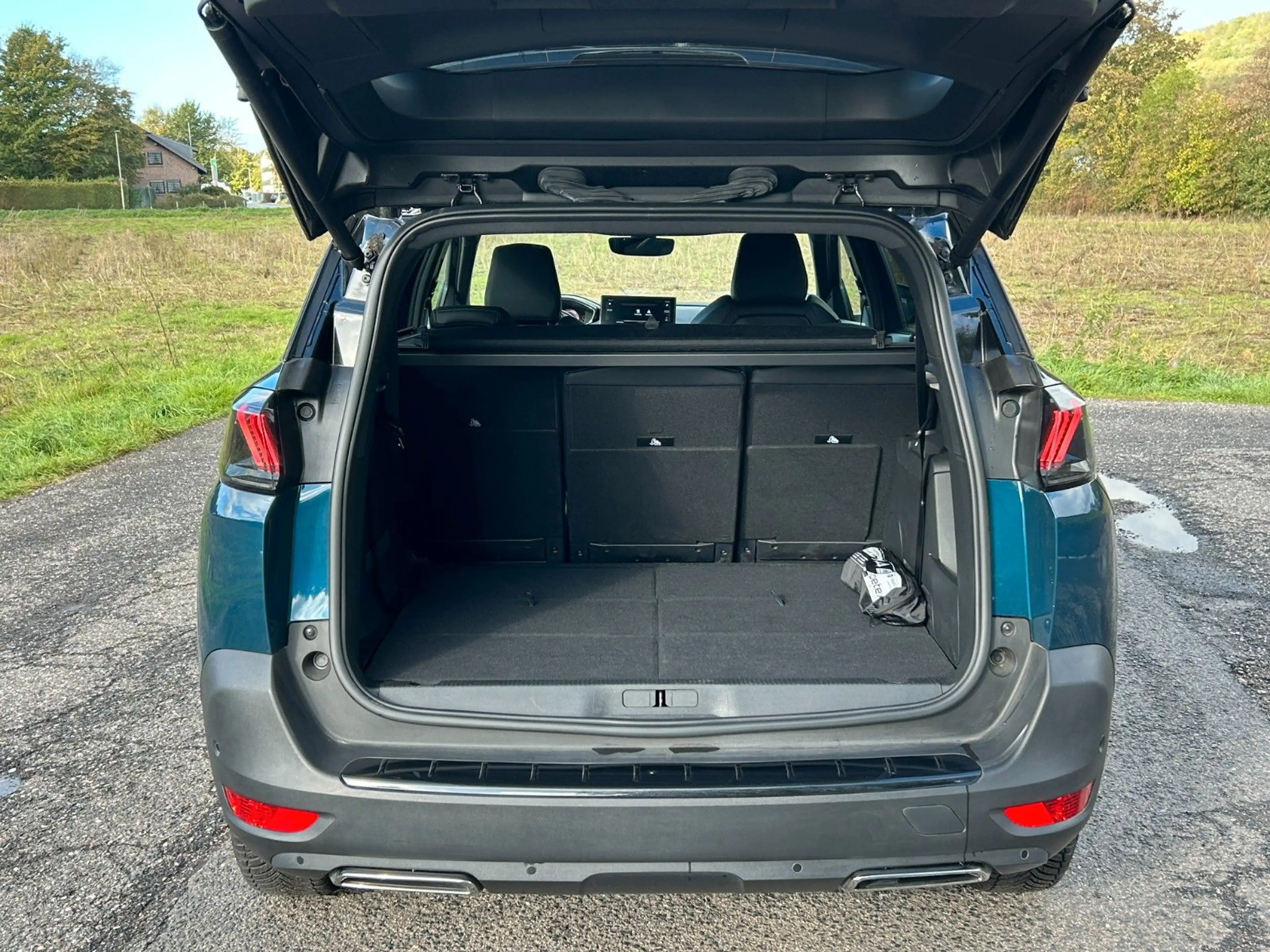 Peugeot 5008 Hybrid 136 GT 7-Sitzer Panorama Sitzheizung — photo 5