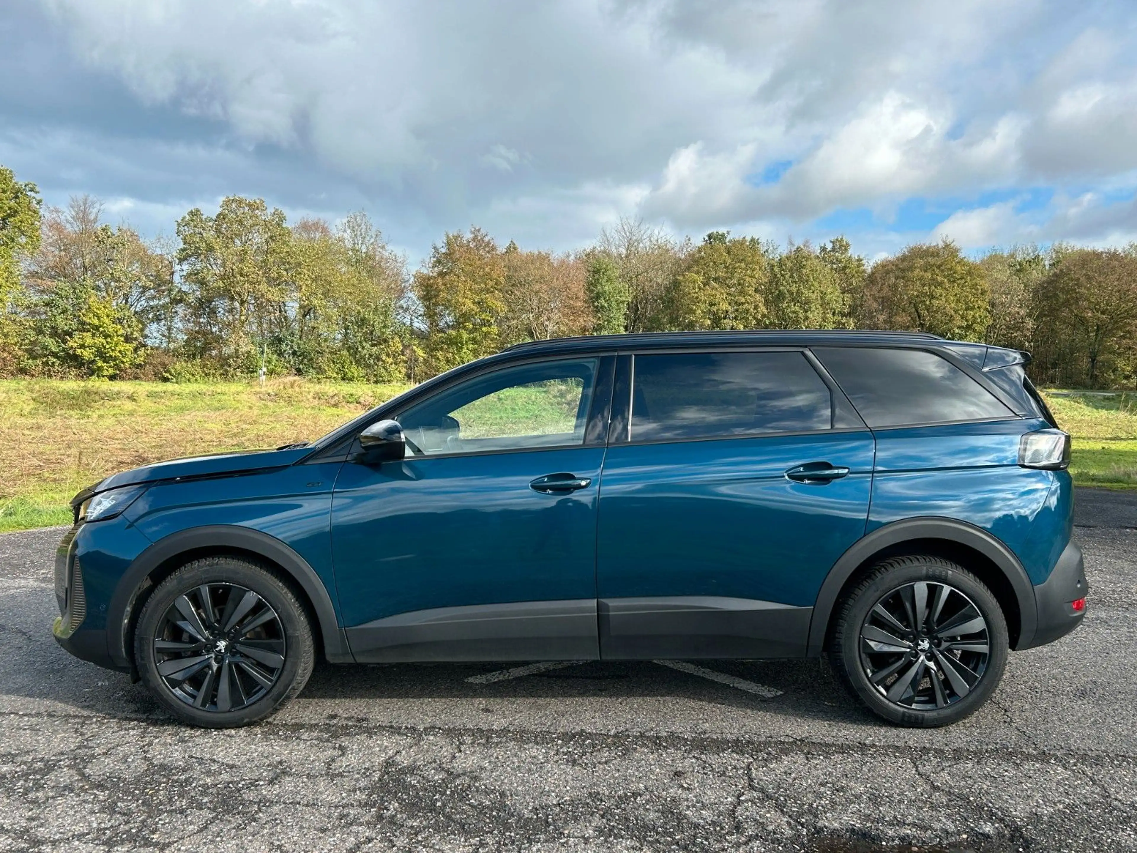 Peugeot 5008 Hybrid 136 GT 7-Sitzer Panorama Sitzheizung — photo 2