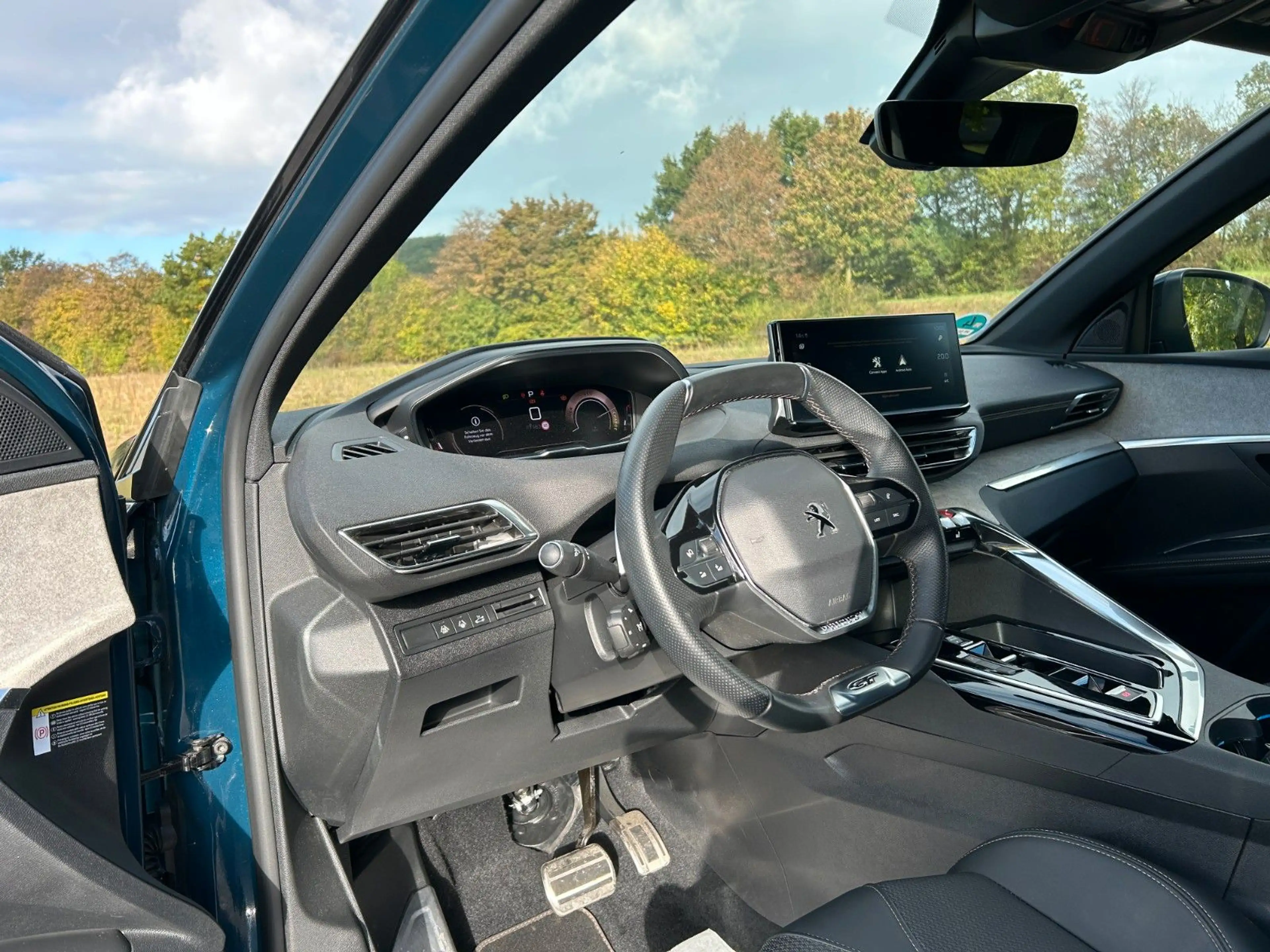 Peugeot 5008 Hybrid 136 GT 7-Sitzer Panorama Sitzheizung — photo 14