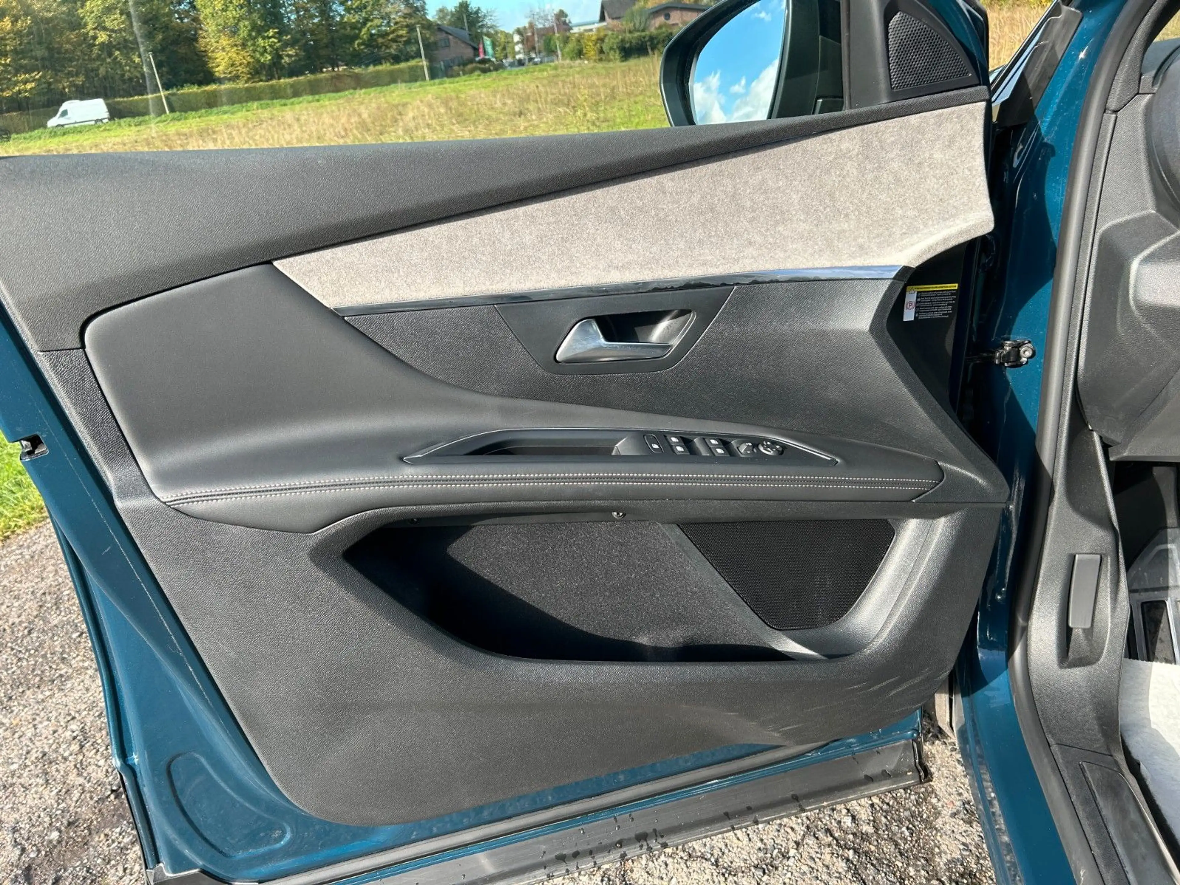 Peugeot 5008 Hybrid 136 GT 7-Sitzer Panorama Sitzheizung — photo 15