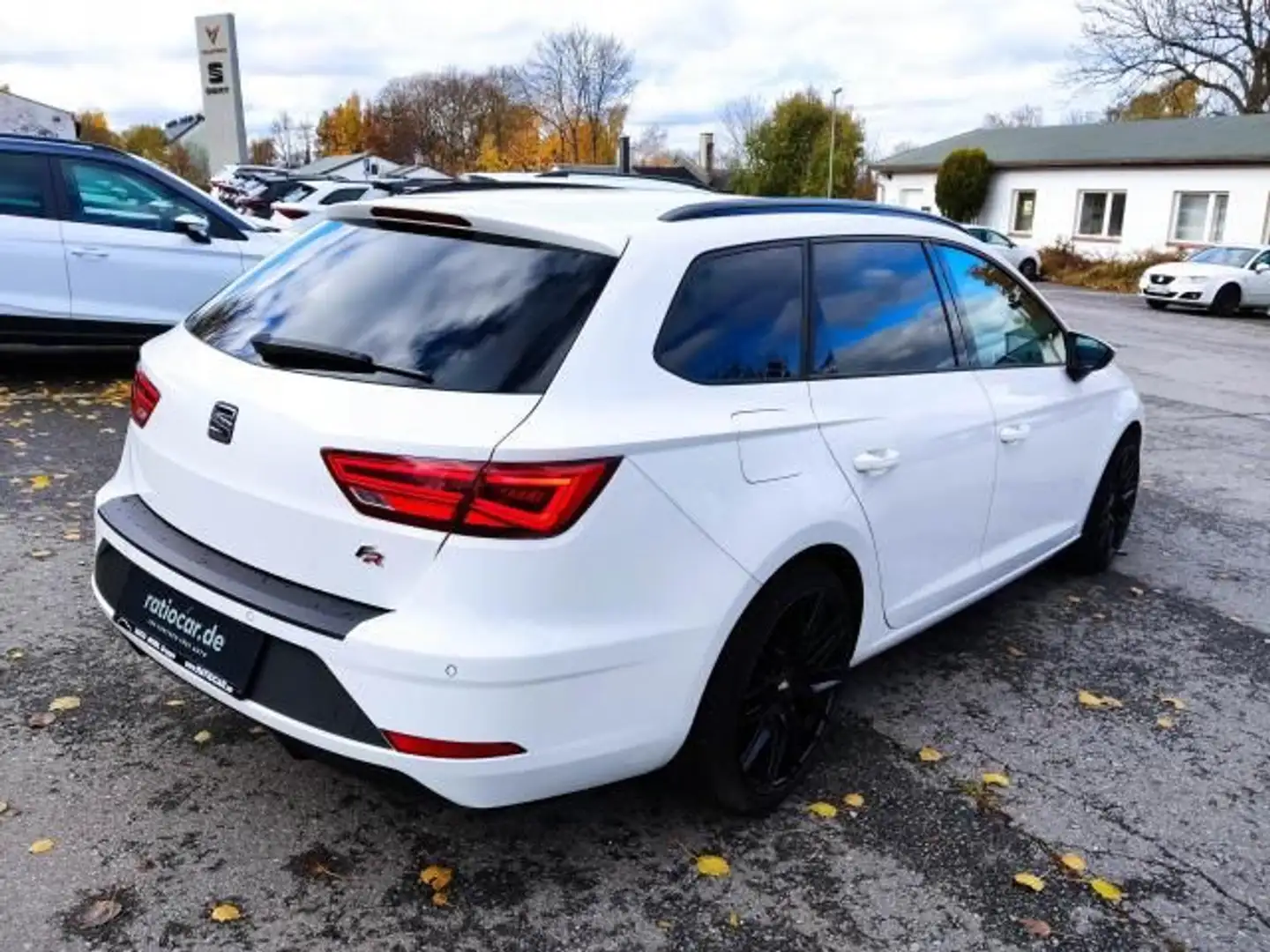 SEAT Leon LEON SPORTSTOURER FR 1.5 TSI NAVI SITZHEIZ. EPH Weiß - 2