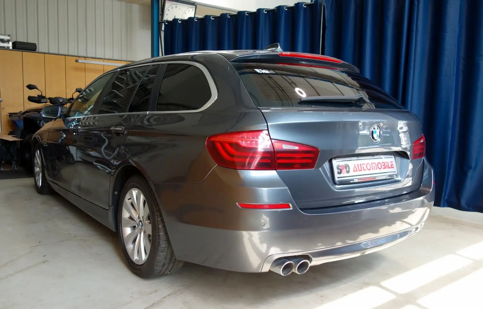 BMW 525 d Touring Luxury Line"NEU TÜV"SERVICE Grau - 2