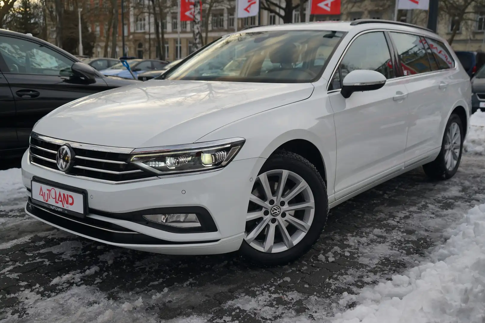 Volkswagen Passat Variant 2.0TSI DSG Business LED Navi ACC Weiß - 2