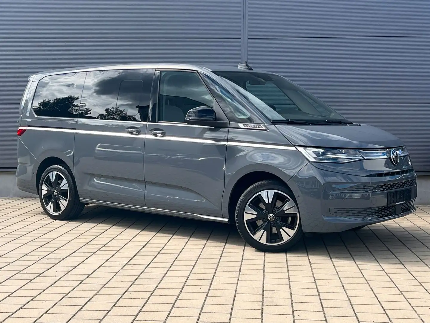 Volkswagen T7 Multivan Style Lang*AHK*ACC*Pano*HUD*Edition Grau - 2