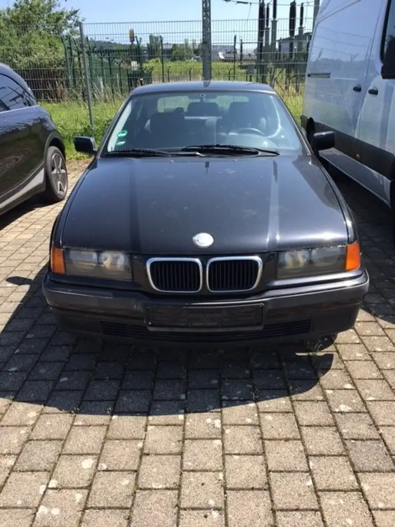 BMW 316 i Fahrzeug zum Ausschlachten Šedá - 1