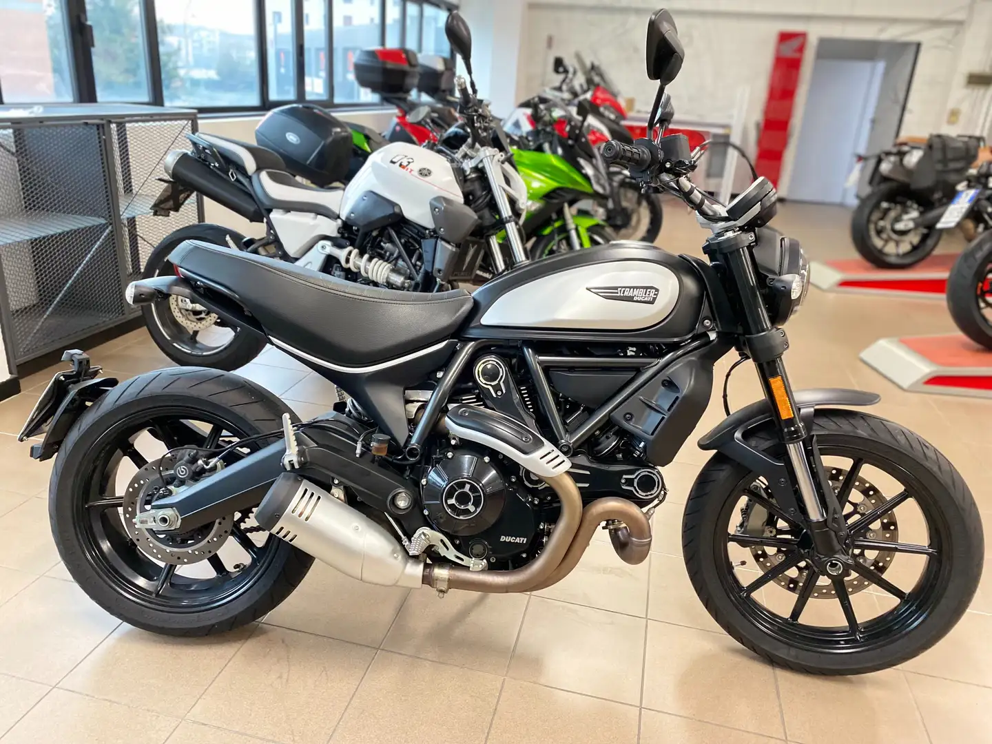 Ducati Scrambler 800 Icon Dark Nero - 1