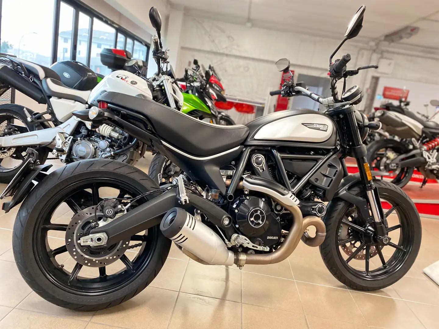 Ducati Scrambler 800 Icon Dark Nero - 2