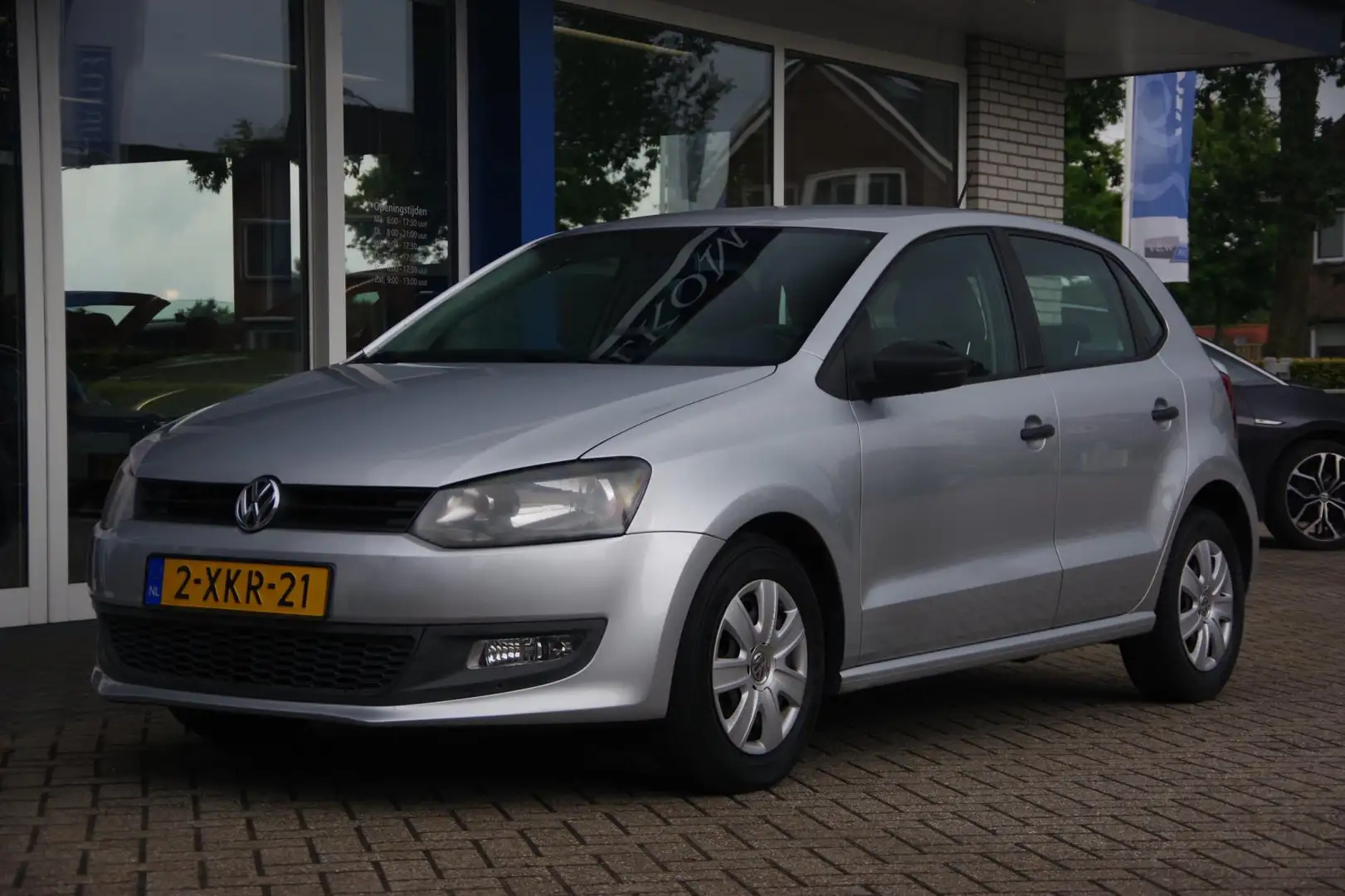 Volkswagen Polo 1.2 Easyline airco bluetooth Grijs - 2