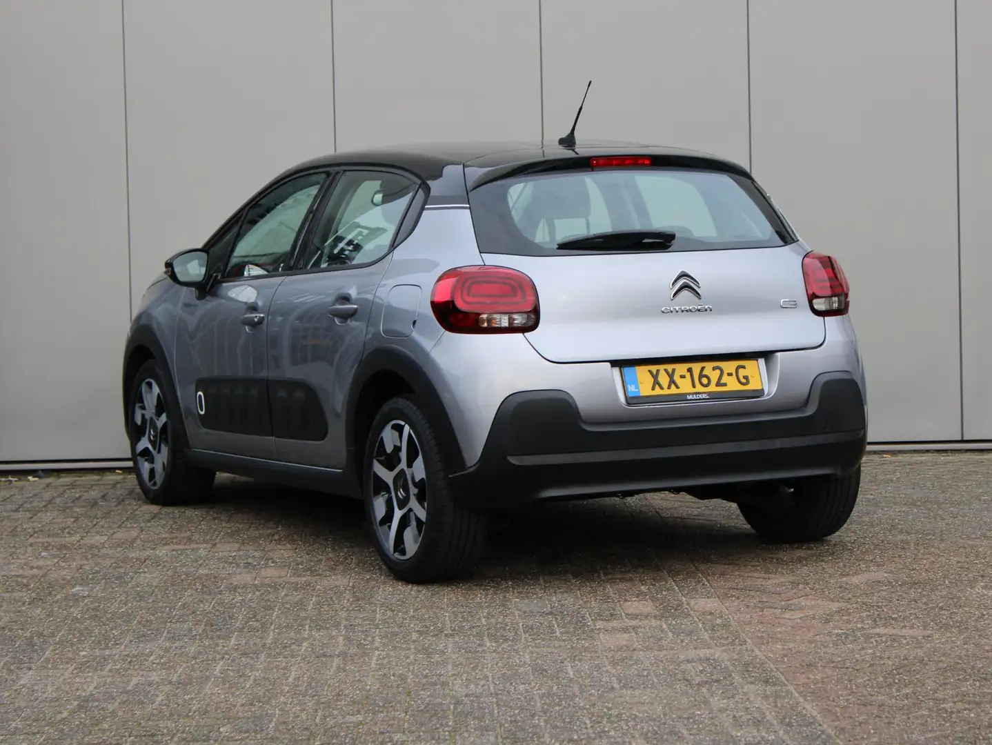 Citroen C3 1.2 PureTech S&S Business | Navi / Camera / Climat Grijs - 2