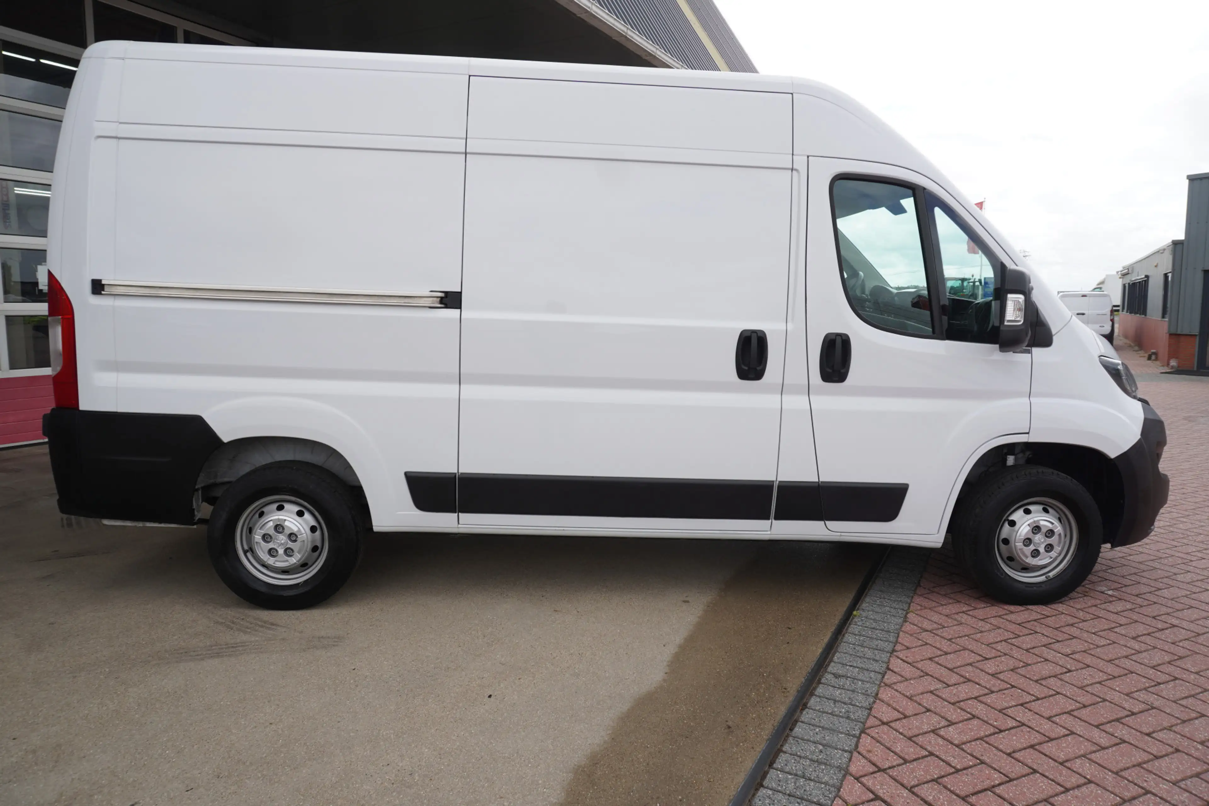 Peugeot Boxer 2.2 BlueHDi 140PK L2H2 3.3t nr. V169 | Airco | Cru — photo 3