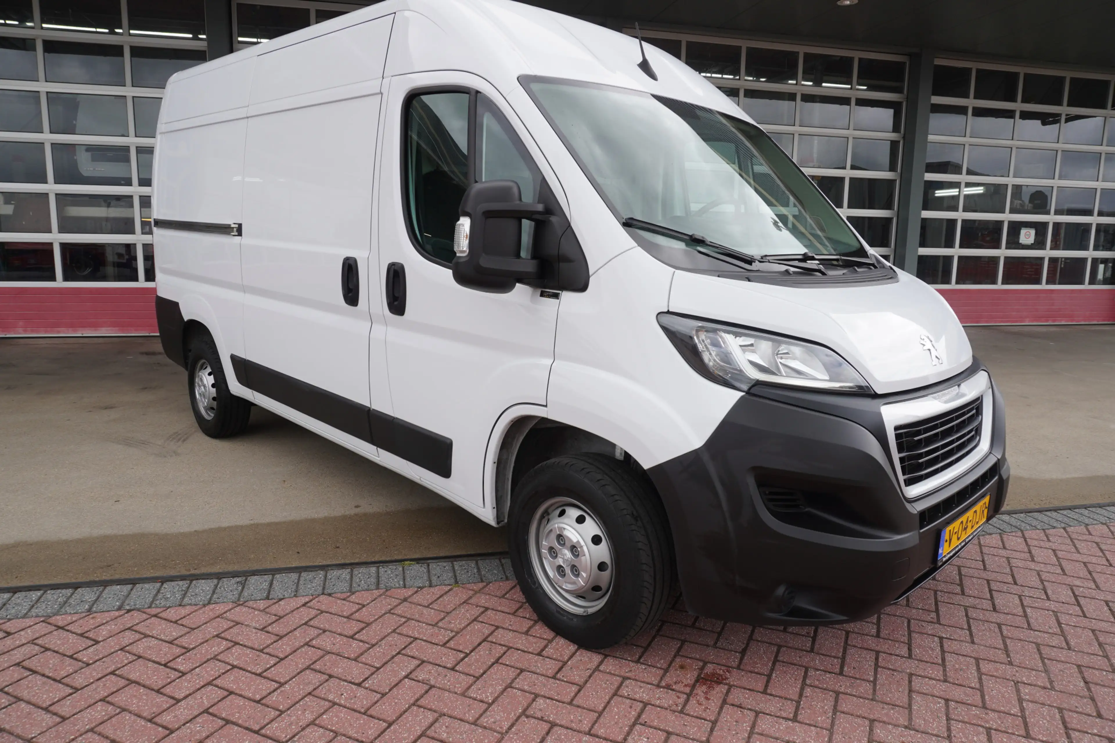 Peugeot Boxer 2.2 BlueHDi 140PK L2H2 3.3t nr. V169 | Airco | Cru