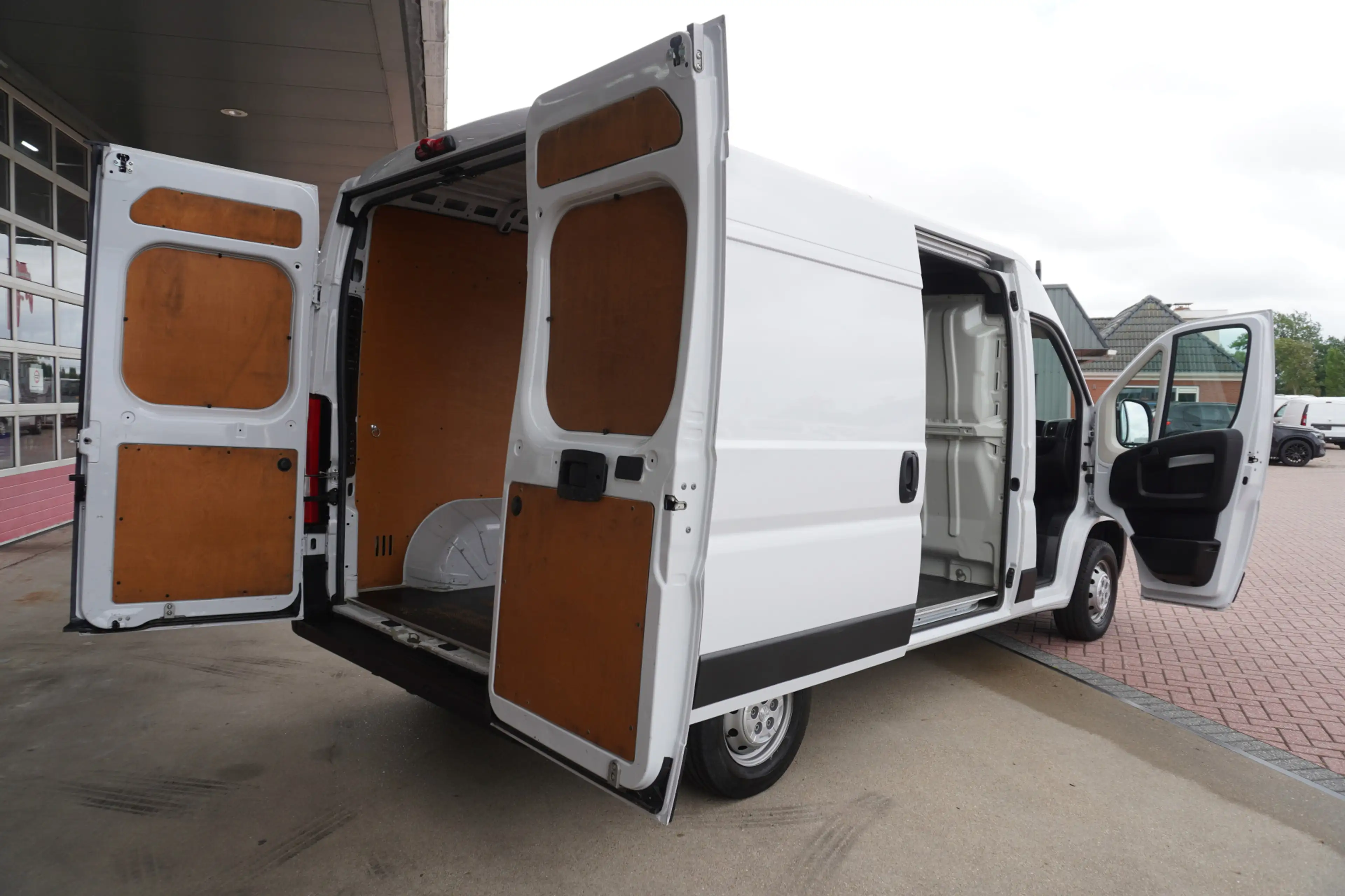 Peugeot Boxer 2.2 BlueHDi 140PK L2H2 3.3t nr. V169 | Airco | Cru — photo 5