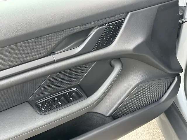 Porsche Taycan 4S Sport Turismo Aut. !!MEGA AUSSTATTUNG!! Ansicht 34