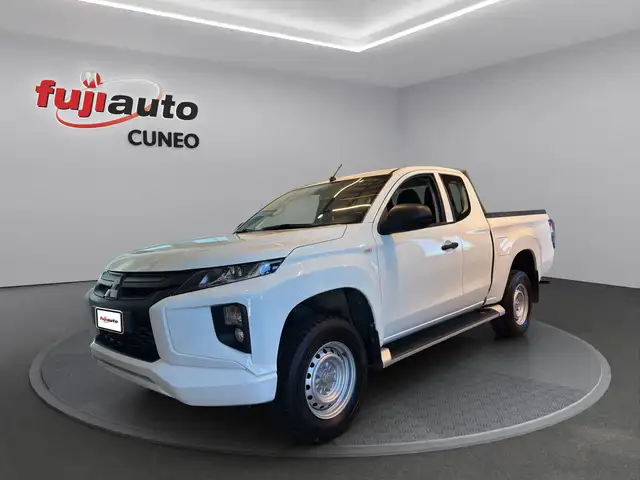 Mitsubishi L200 L200 cl.cab 2.3d Invite Connect 4wd 150cv