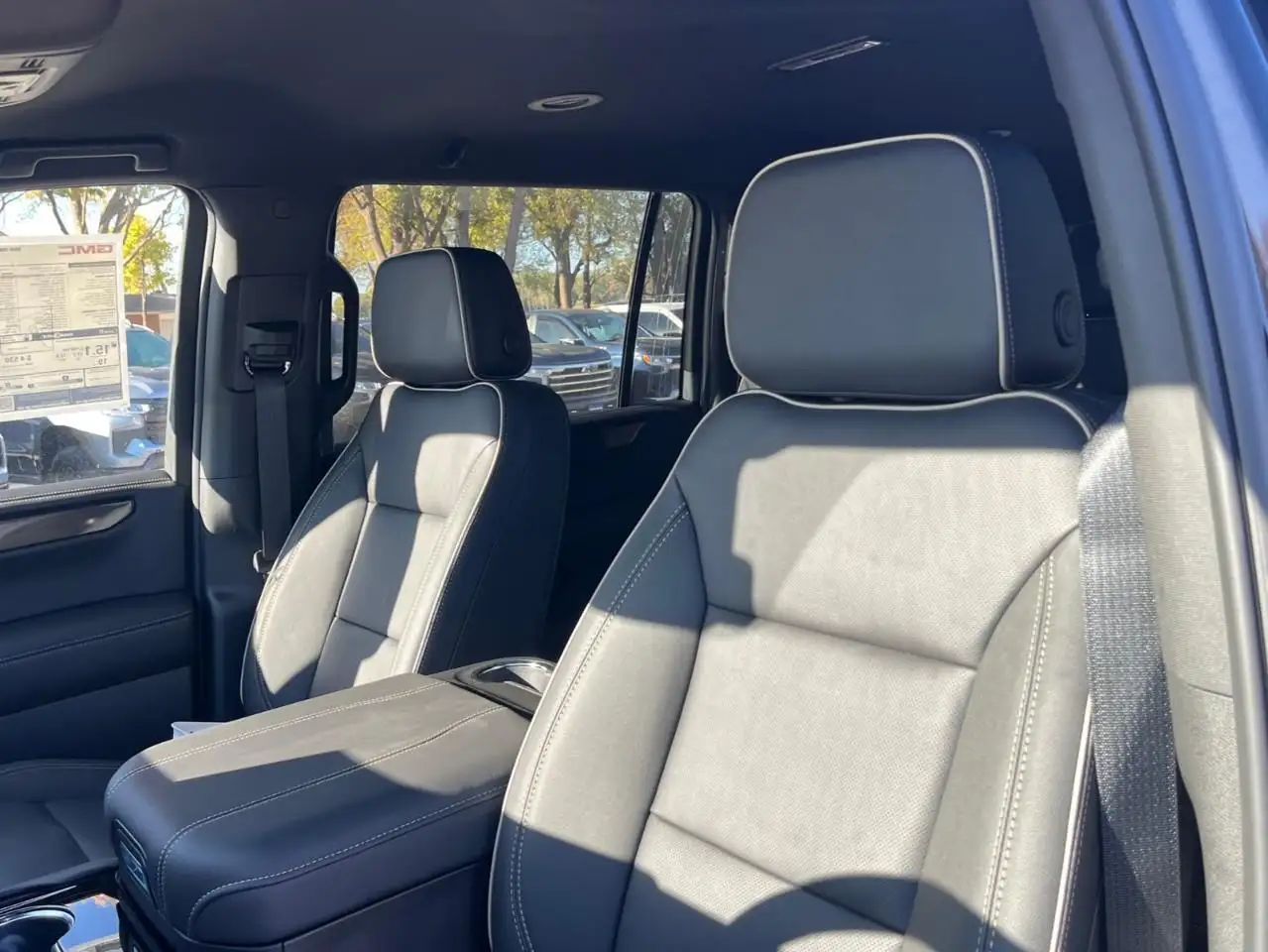 GMC Yukon снимка GMC Yukon