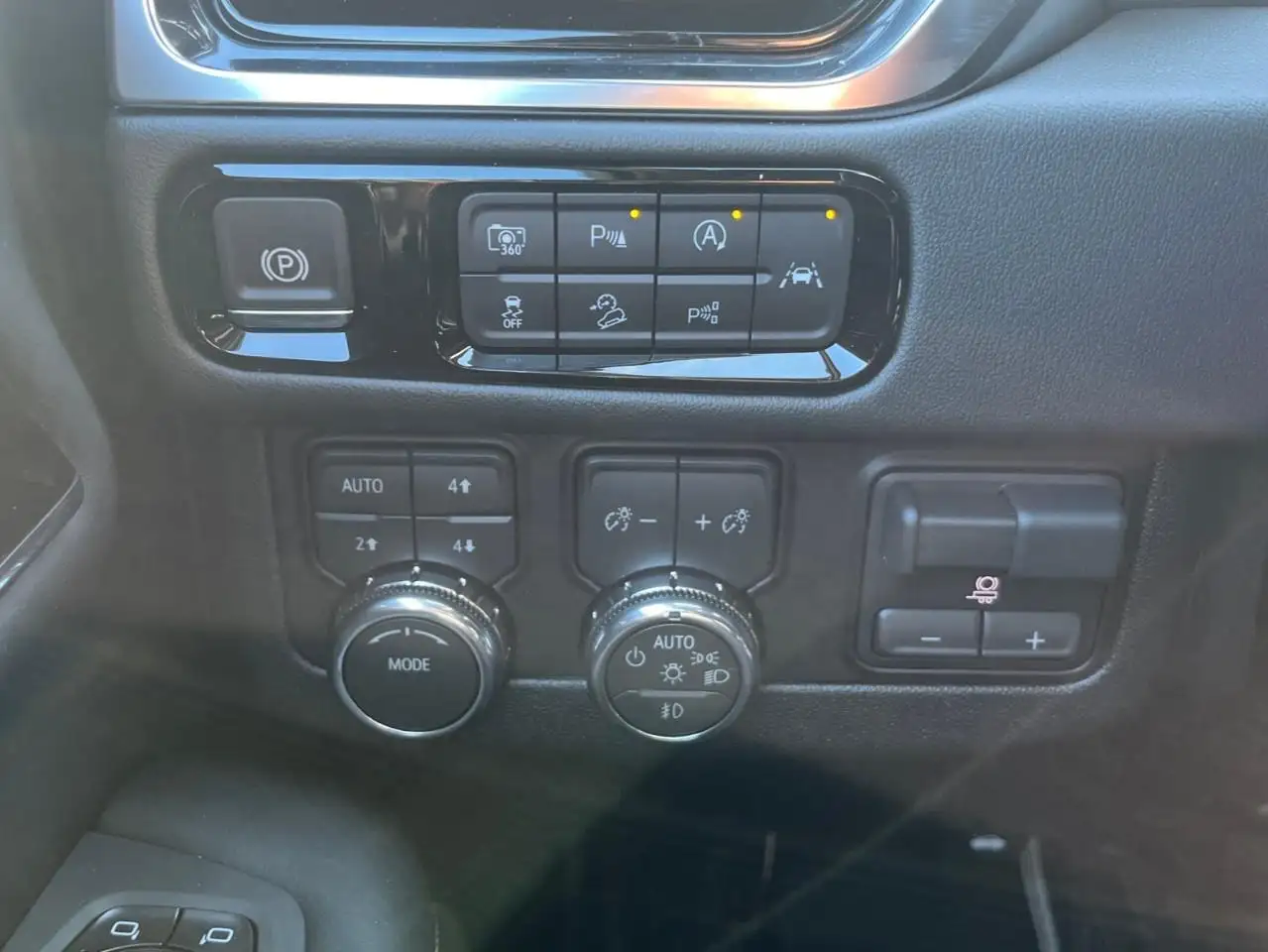 GMC Yukon снимка GMC Yukon