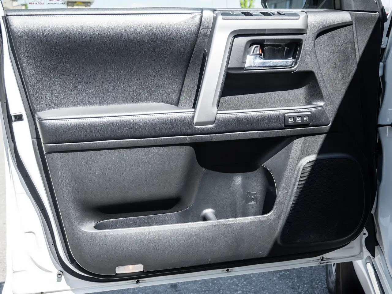Toyota 4-Runner снимка Toyota 4-Runner