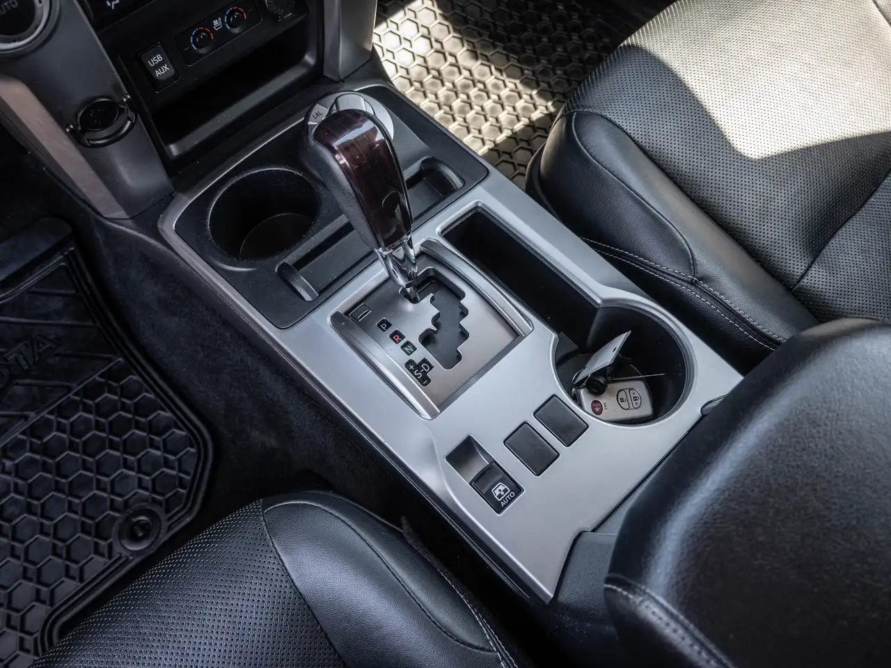 Toyota 4-Runner снимка Toyota 4-Runner