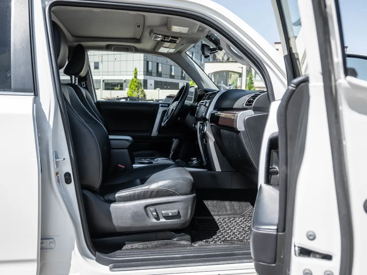 Toyota 4-Runner снимка Toyota 4-Runner