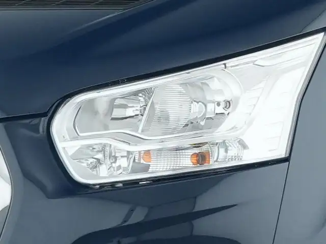 Ford Transit view 11