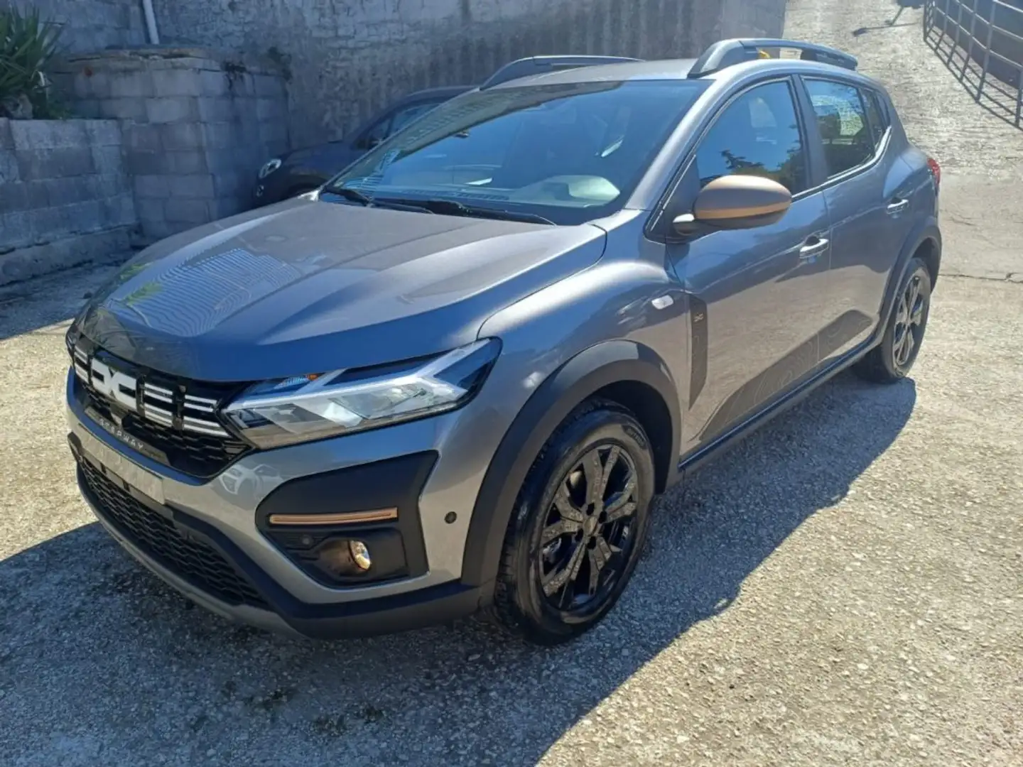 Dacia Sandero STEPWAY 1.0 TCE EXTREME ECO-G 100CV CAM PACKSAFETY Grigio - 2