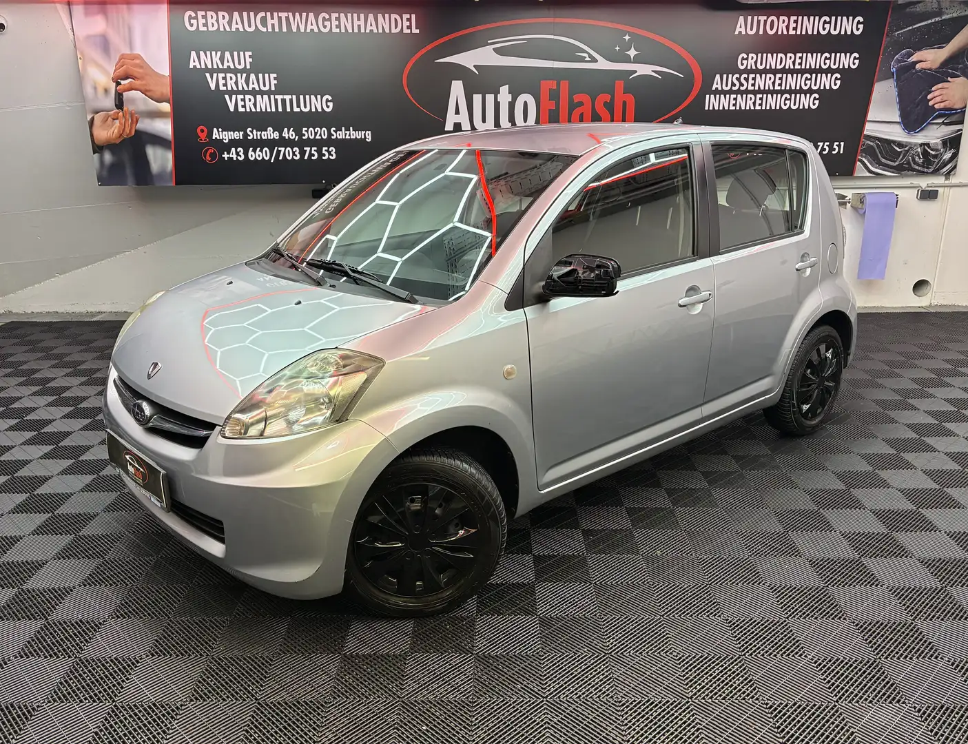 Subaru Justy Justy 1,0 Grau - 1