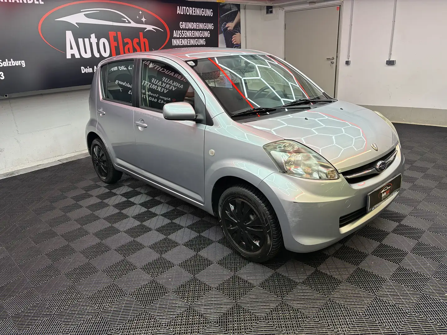 Subaru Justy Justy 1,0 Grau - 2