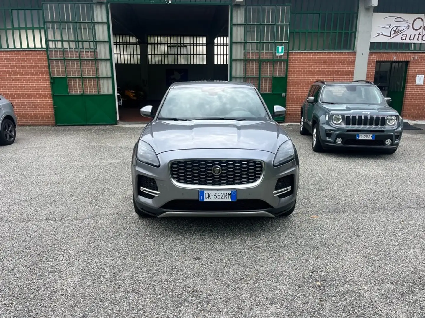 Jaguar E-Pace 2.0d i4 mhev SE awd 163cv auto Grigio - 2