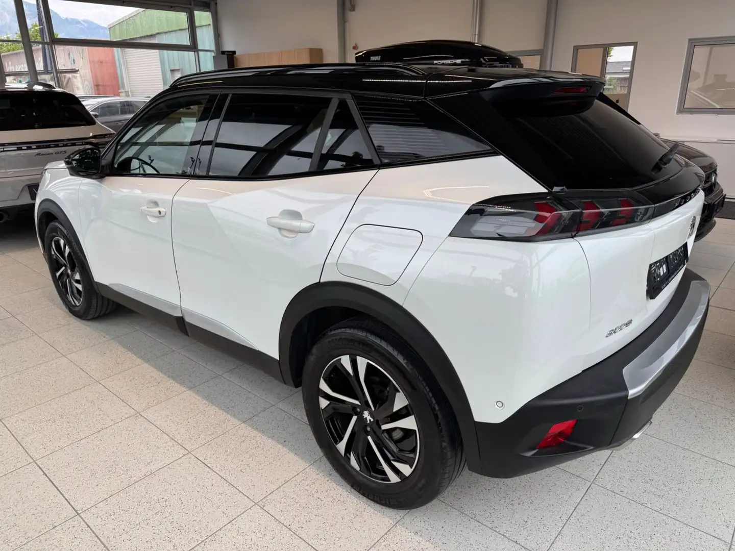 Peugeot 2008 PureTech 130 S Weiß - 2