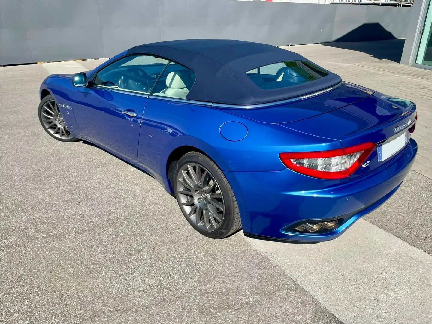 Maserati GranCabrio 4.7 V8 460 A Sport Bleu - 2