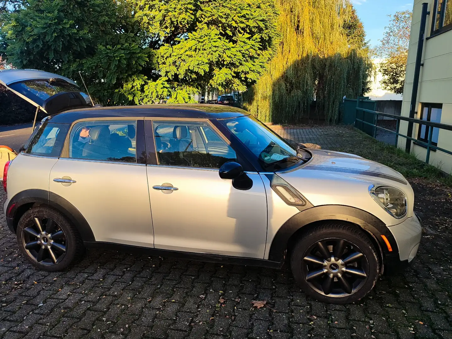 MINI Cooper Countryman Aut. S Stříbrná - 2